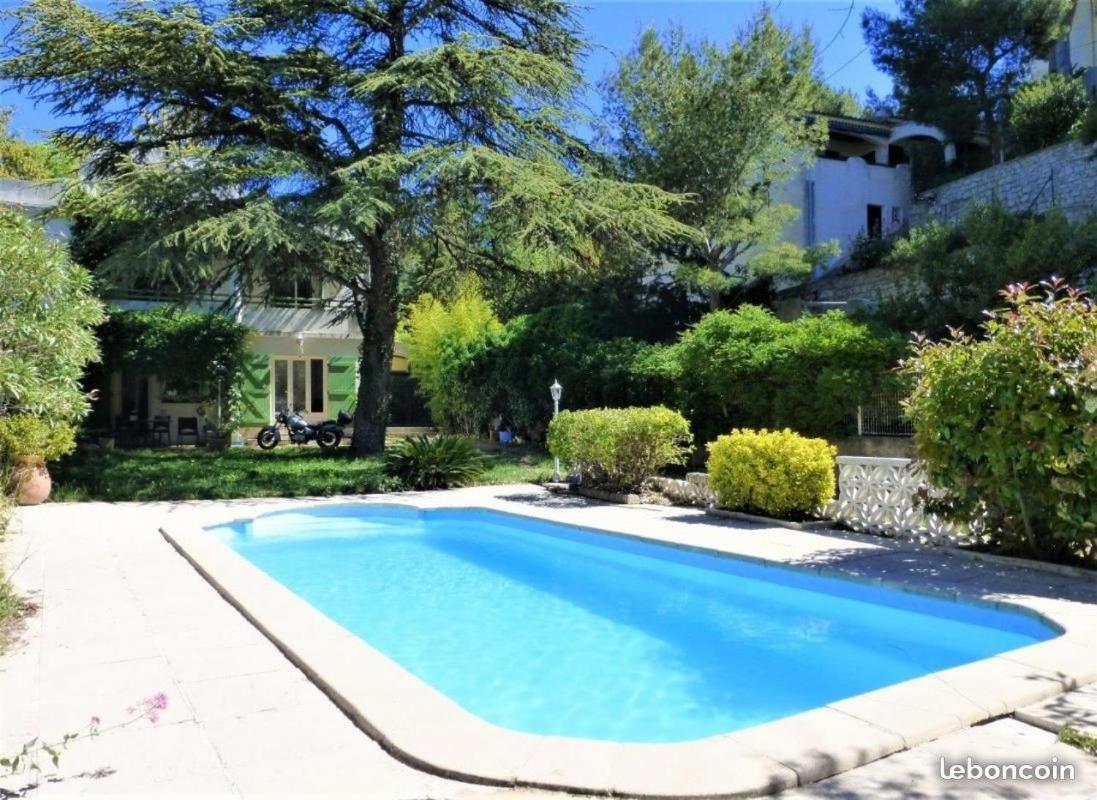 Equipe Avec Piscine Partagee Дом отдыха Марсель